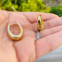 Load image into Gallery viewer, Siena Oval Small Hoop