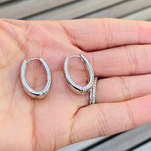 Load image into Gallery viewer, Siena Oval Small Hoop