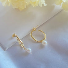 Load image into Gallery viewer, Letizia Pearl Hoop