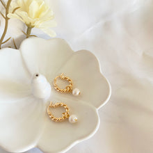Load image into Gallery viewer, Victoria Twisted Pearl Hoops