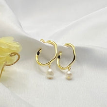 Load image into Gallery viewer, Letizia Pearl Hoop