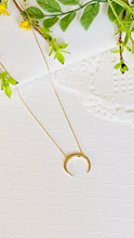Load image into Gallery viewer, Crescent Moon Necklace